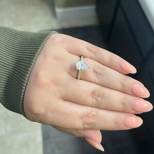 2 CT Cubic Zirconia ring